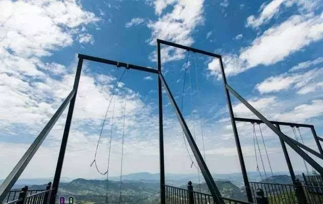 驚險(xiǎn)刺激的懸崖秋千你敢挑戰(zhàn)嗎？